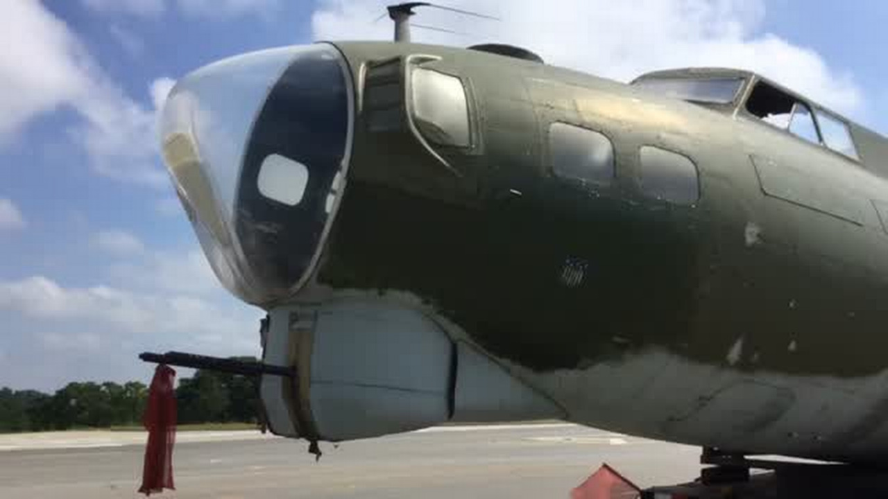 Video: B-17 arrives in Warner Robins