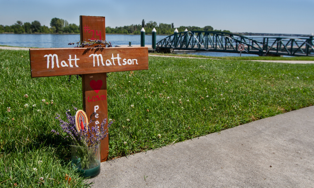 Richland memorial honors hydroplane driver killed in boat flip