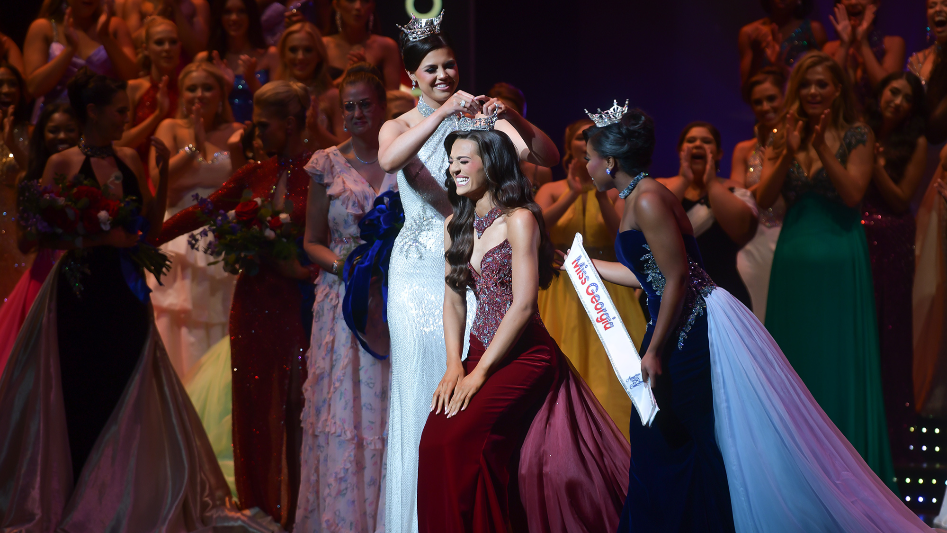 New Miss Georgia, Miss Georgia's Teen crowned. Here are photos from crowning, final night