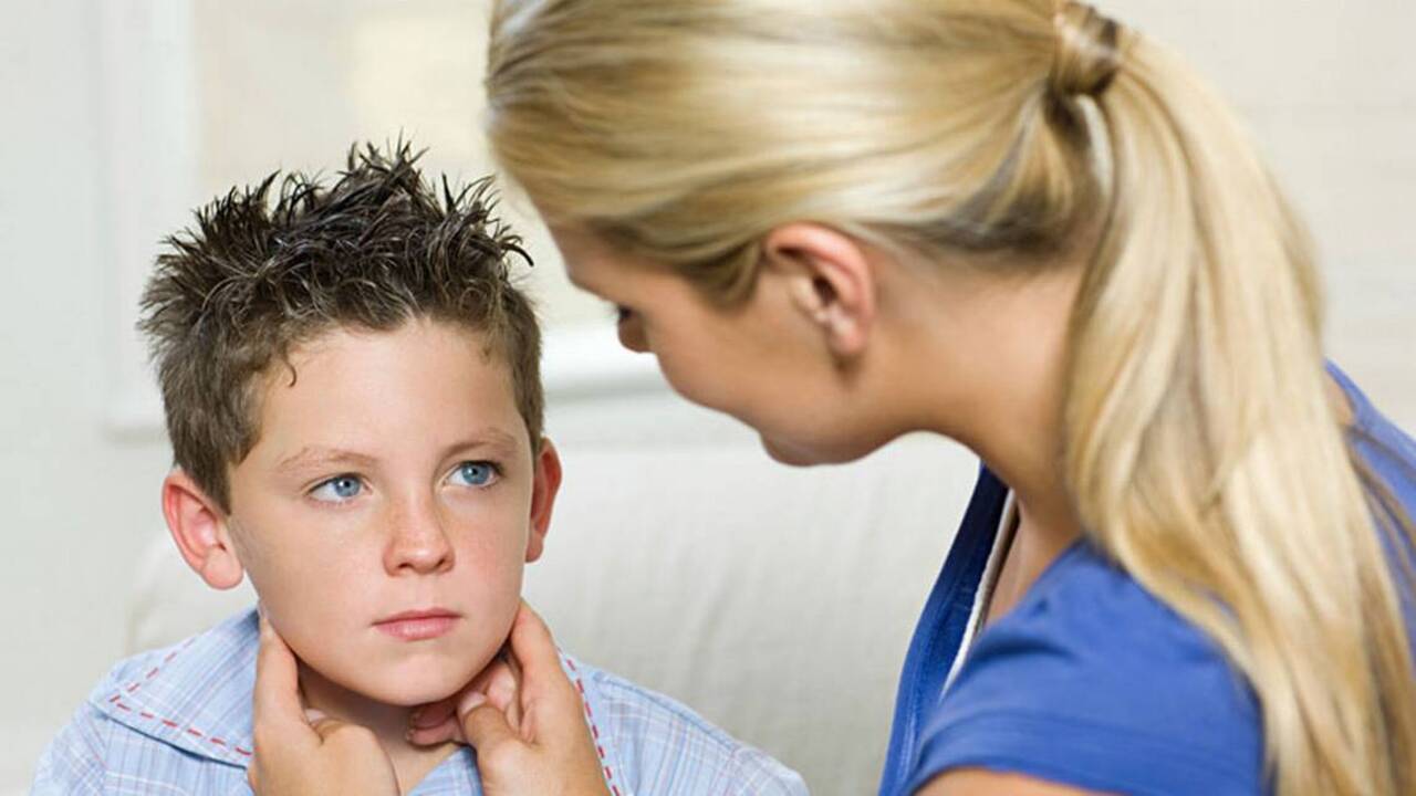 What is mumps and how does it spread?