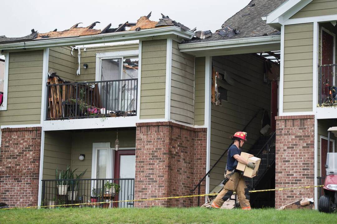 Fire damages Lenexa apartment complex (Video) | Kansas City Star