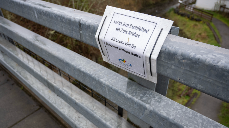 Hundreds of locks weighing down Gig Harbor bridge removed by city