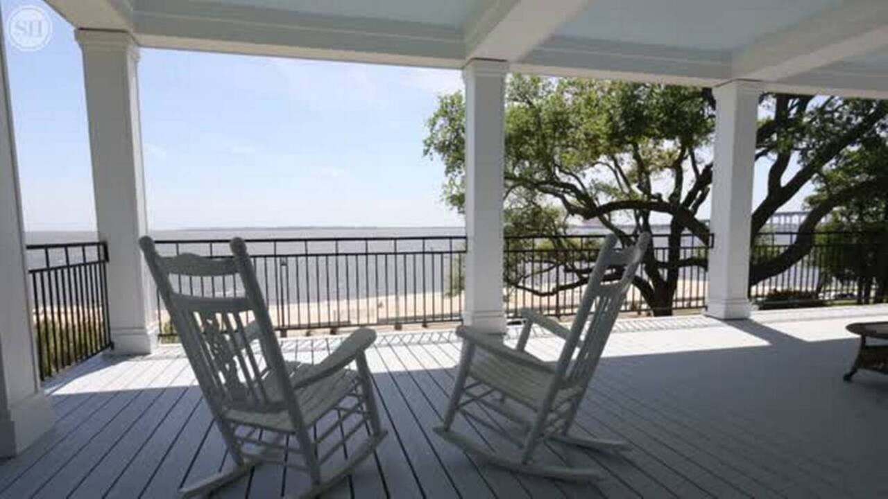 Ocean Springs homeowner wanted to “maximize the view”
