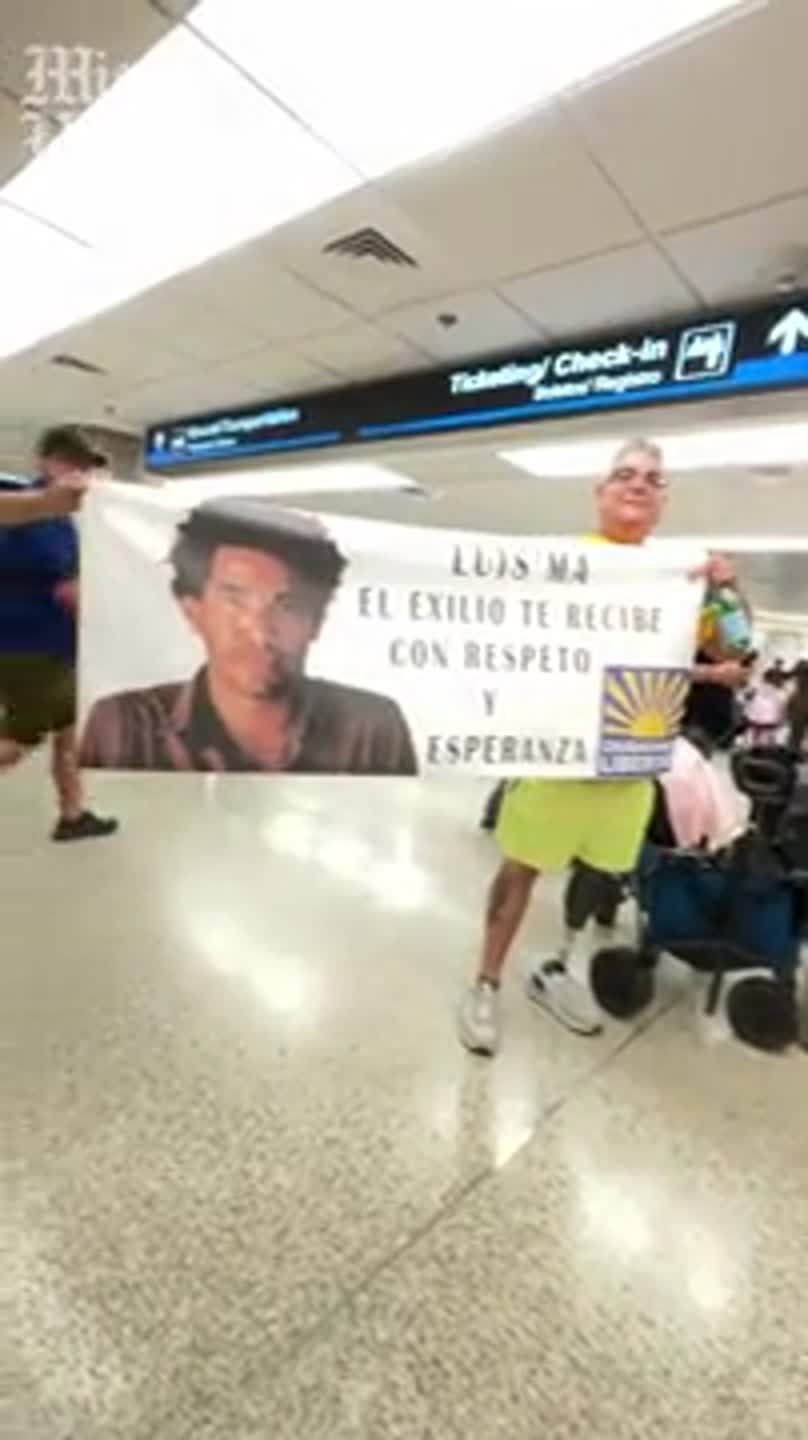 Cuban exiles welcomed Artist Luis Manuel Otero Alcántara to Miami