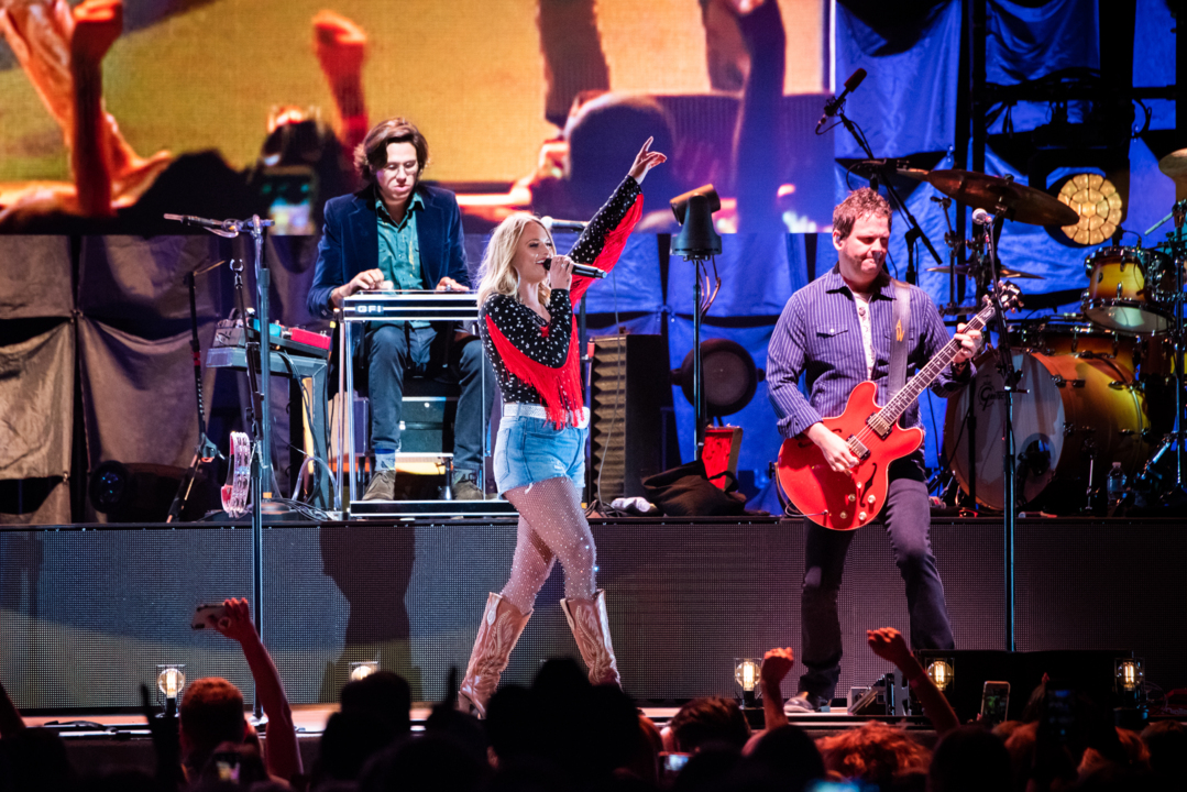 Watch country star Miranda Lambert light up the California Mid-State Fair