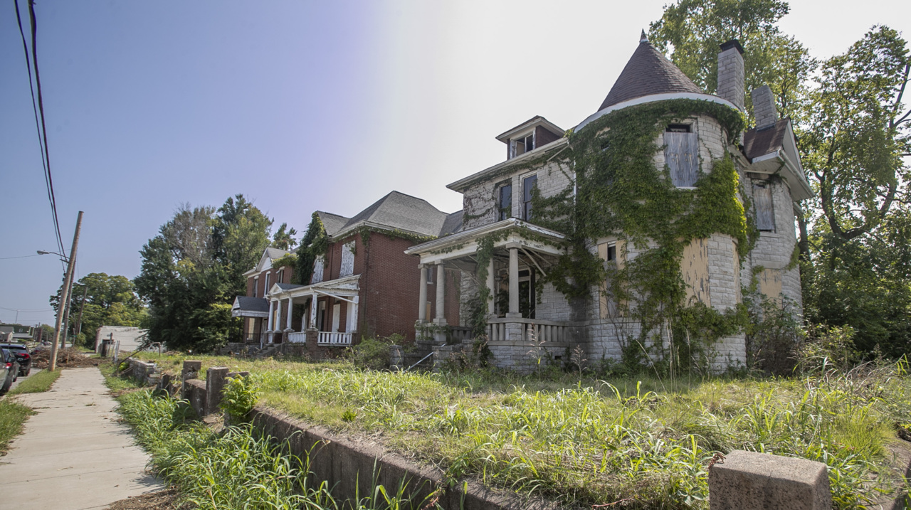 A dance legend owned these abandoned East St Louis homes. Local group wants to save them