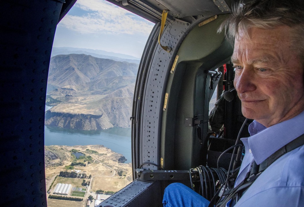 Gov. Brad Little flies over Lucky Fire, warns Idahoans of the coming wildfire season