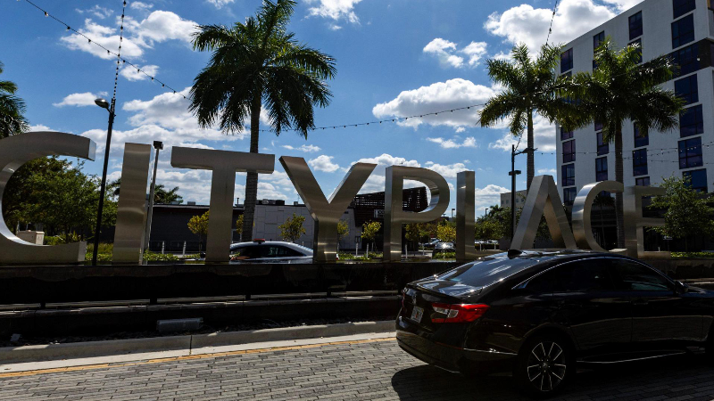 911 call captures chaos during mass shooting at CityPlace Doral