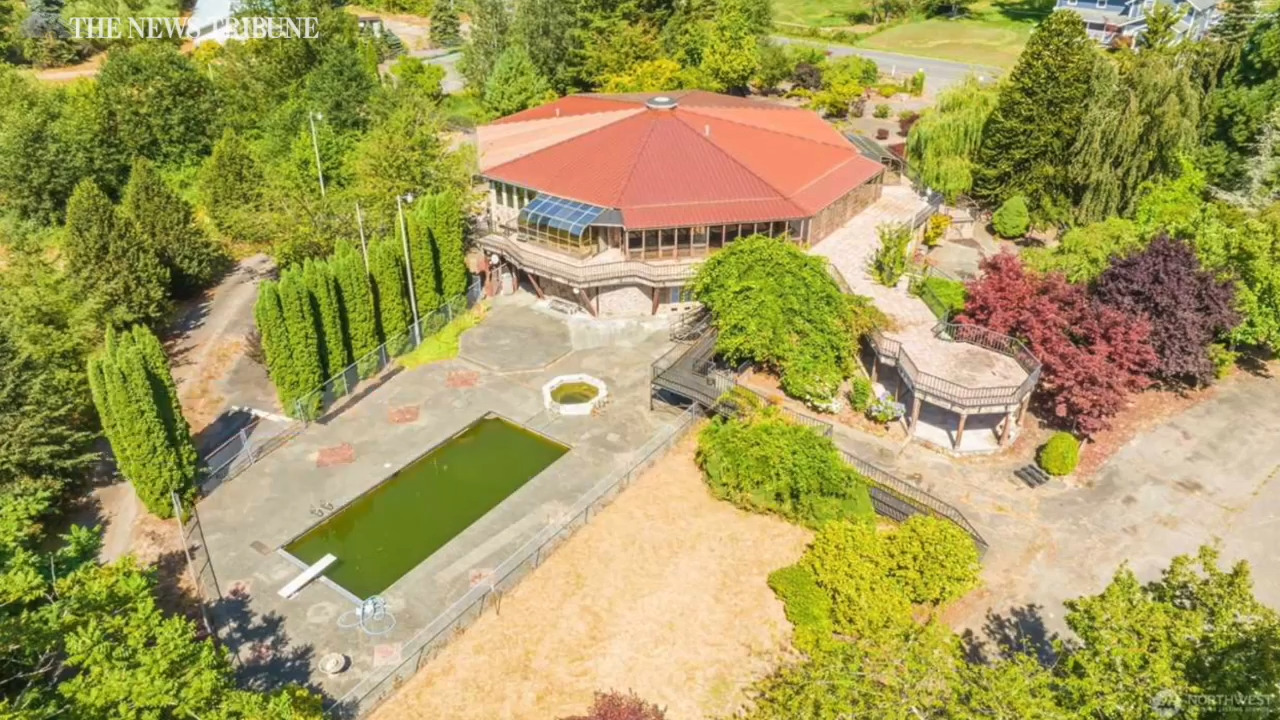 See octagon-shaped home with its ‘fantasy library’ in Washington