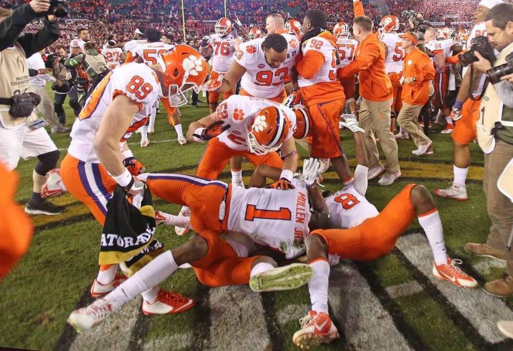 Raw video: Clemson celebrates national championship