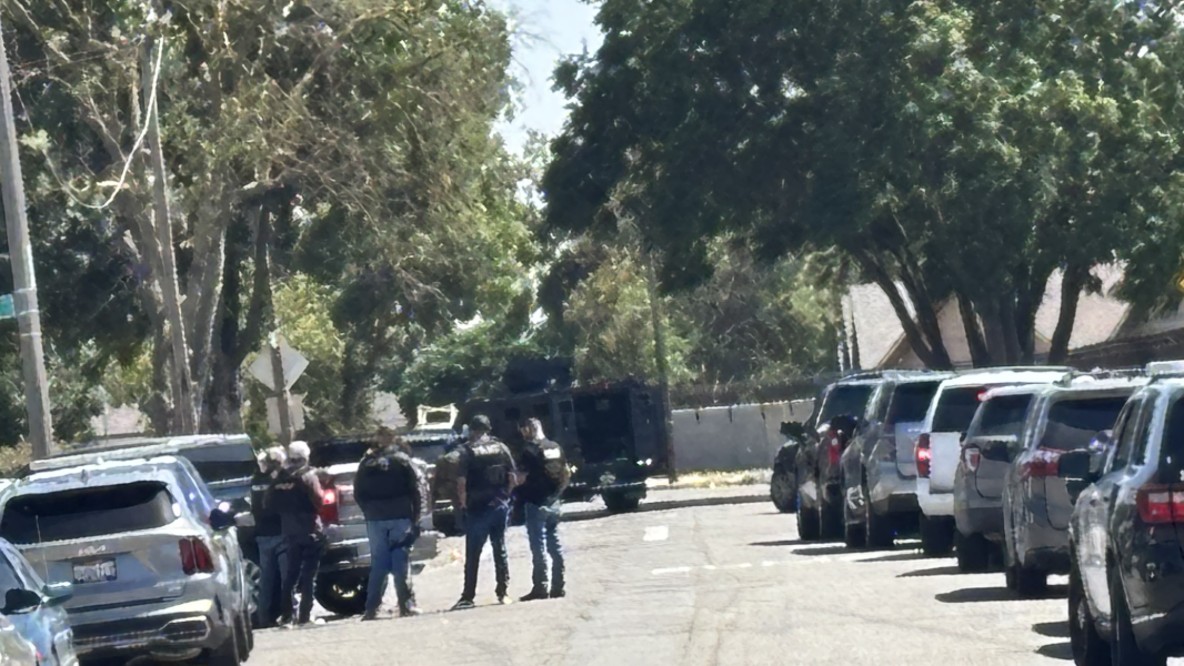Suspect shoots himself during a standoff with Fresno Police