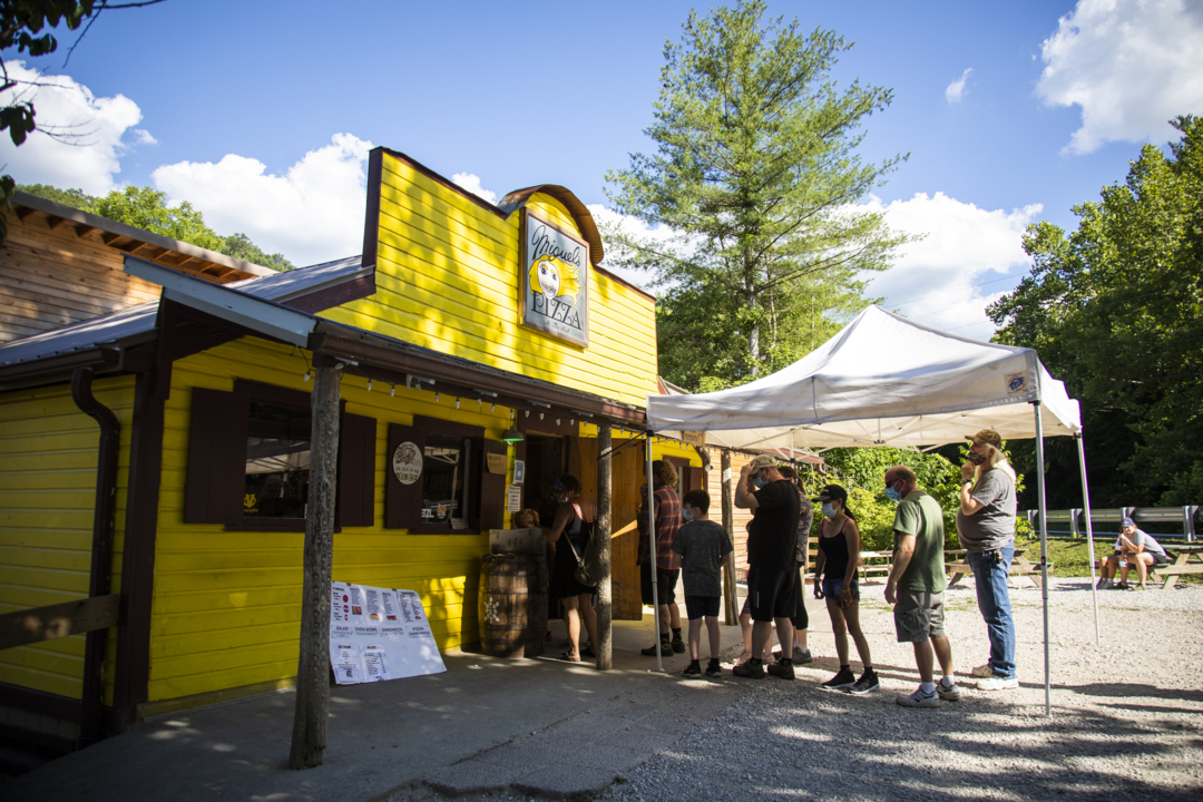 Miguel's Pizza: Popular climber, hiker, camper restaurant