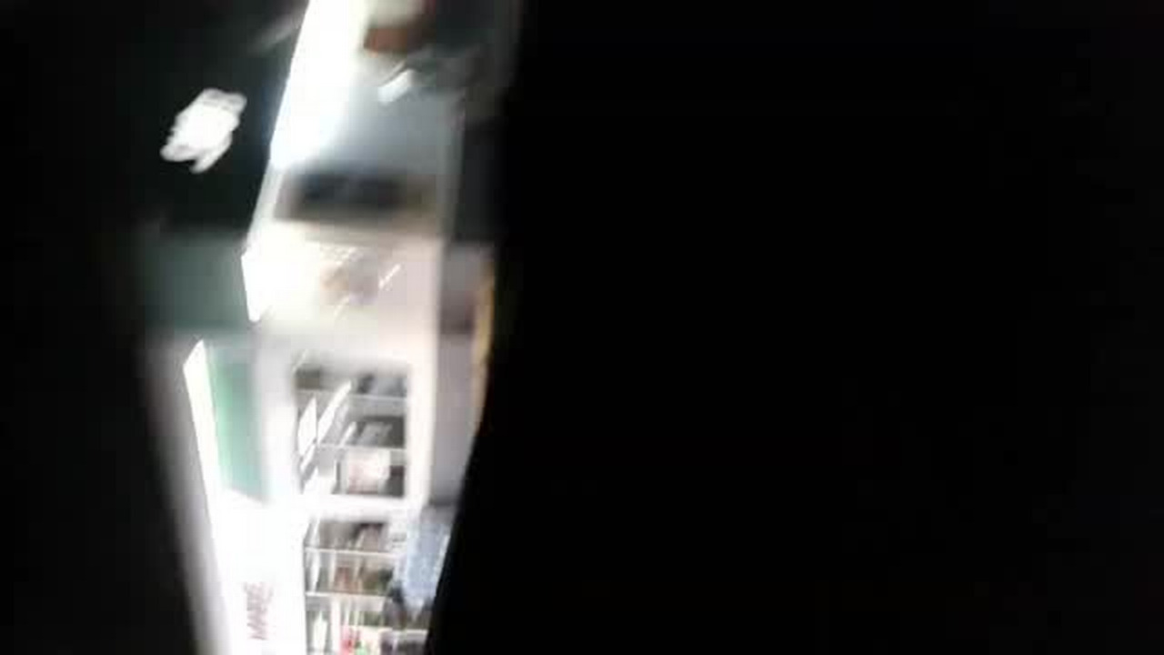 Mayflies cover cars, people at Kentucky gas station