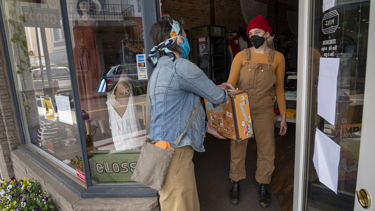 Is it safe to try on clothes in dressing rooms during pandemic? Experts weigh in