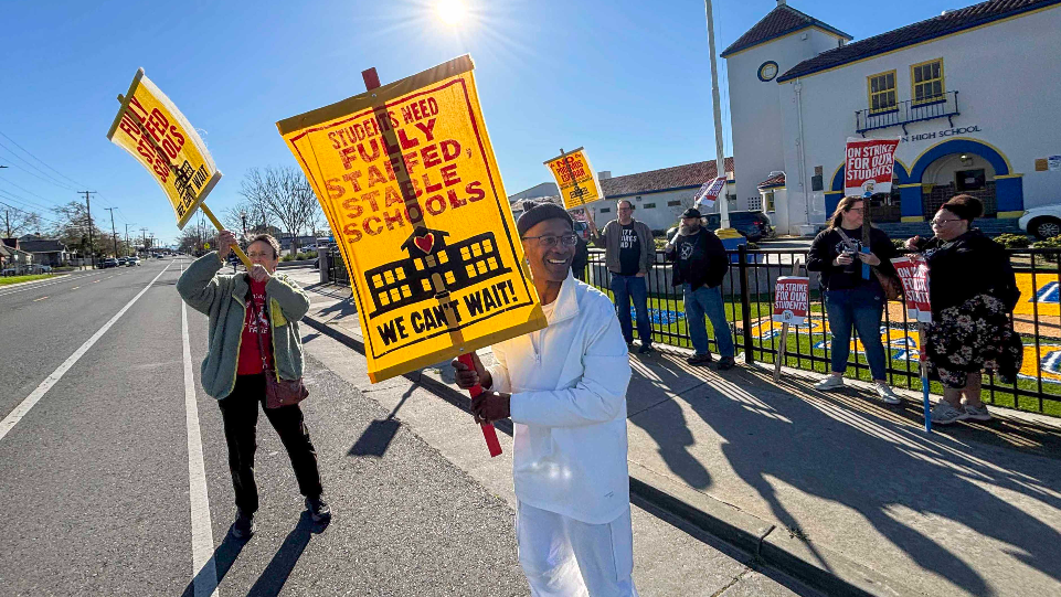 Watch teachers' strike at Twin Rivers school district in northern Sacramento