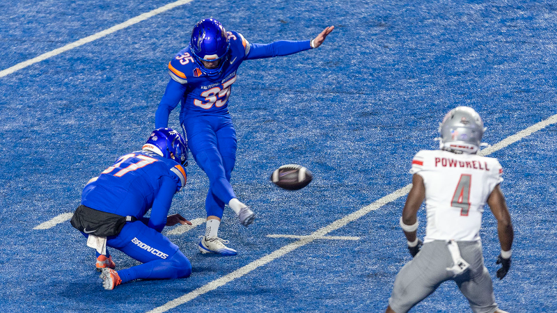 Boise State football kicker comes from soccer background