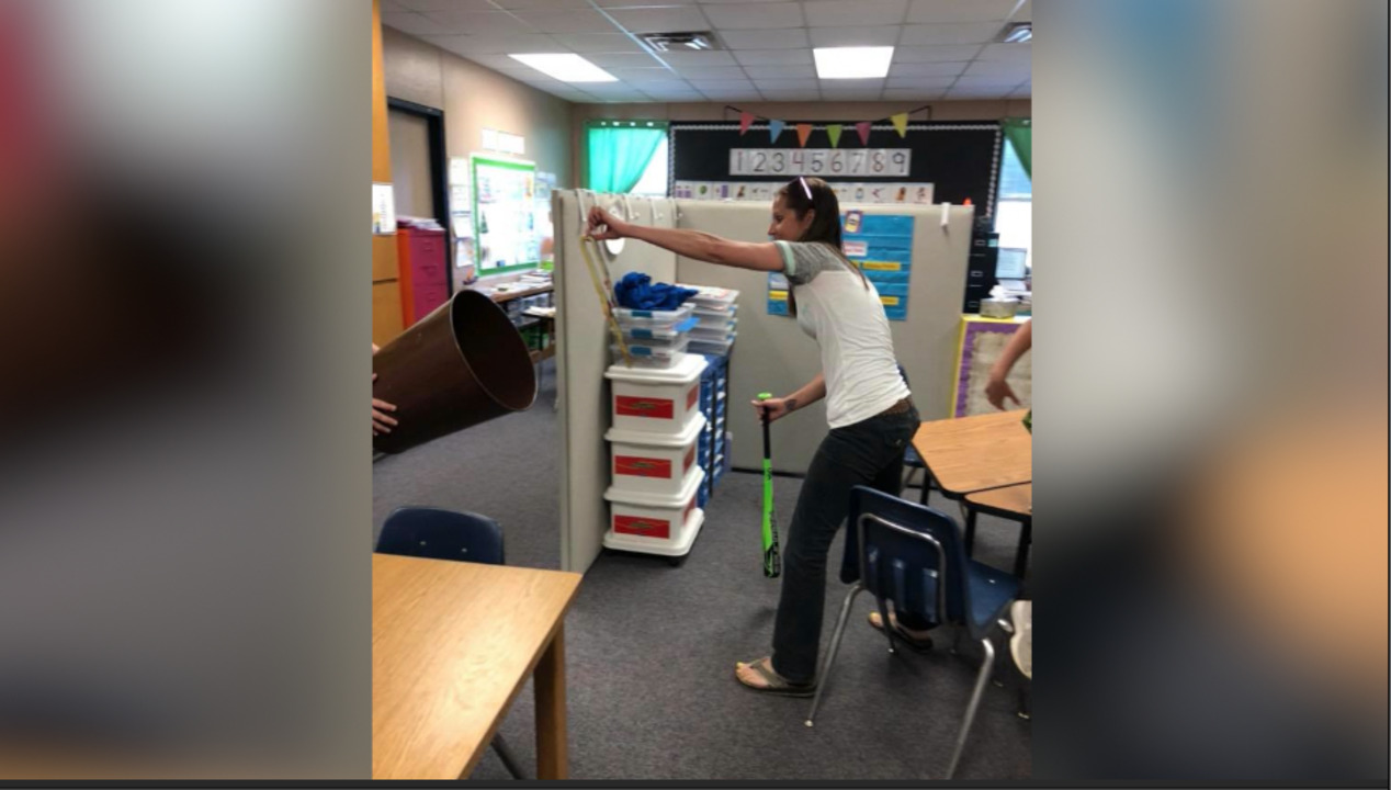 A north Texas teacher snags a snake with one hand