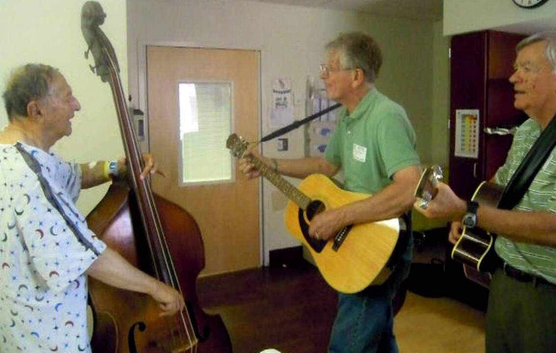 Bluffton stroke victim plays one last gig before his death