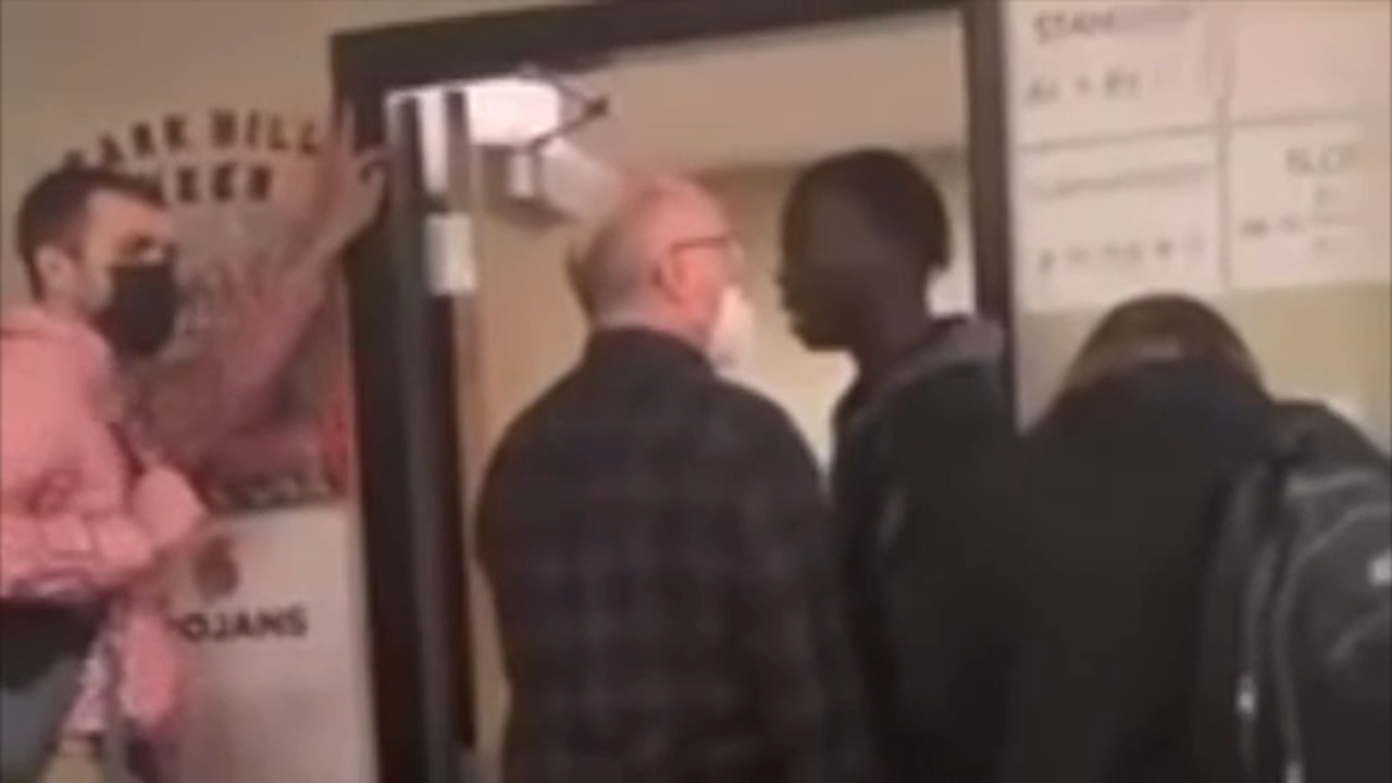 Missouri teacher on leave after using racial slur with student (Video ...