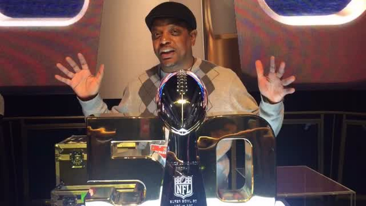 Video: Super Bowl 50 NFL Experience takes fans closer to the field