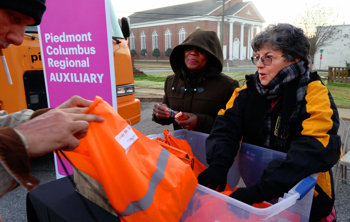 Hospital volunteers reach out to homeless with smiles, goodie bags