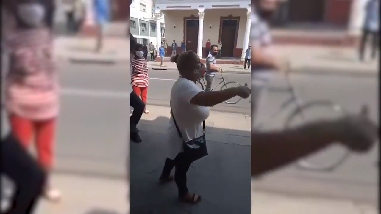 ‘Nos están matando de hambre’: protestan en Cuba por multa de más de $300