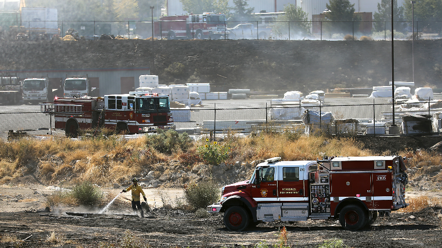 Brush fire threatens West Clearwater businesses
