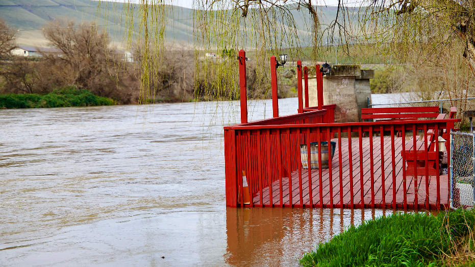 Yakima River crests, predicted to recede