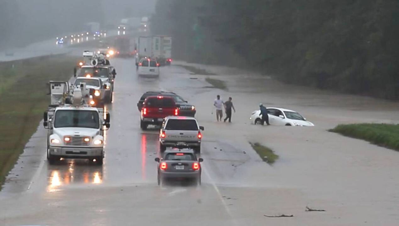 Hurricane Matthew causes flooding on I-40   