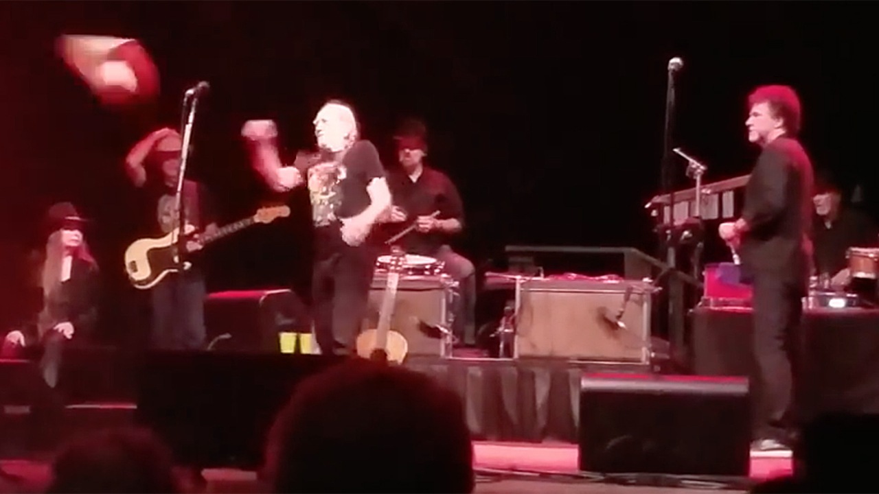Cranky Willie Nelson walks offstage in Charlotte and cancels his show