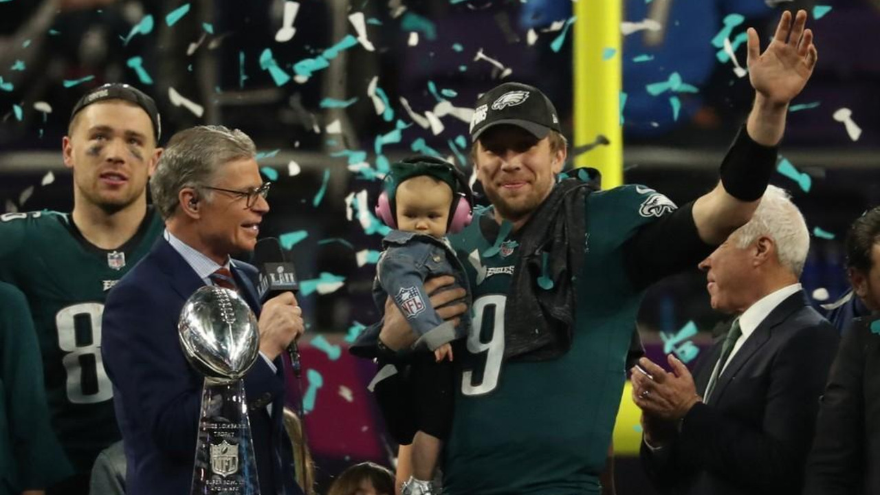 Nick Foles emerges as unlikely hero as Eagles upset Patriots