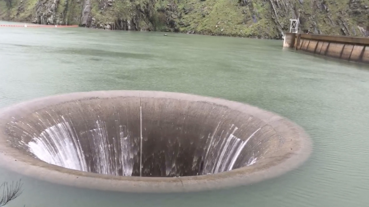 See water flowing over Lake Berryessa’s Glory Hole