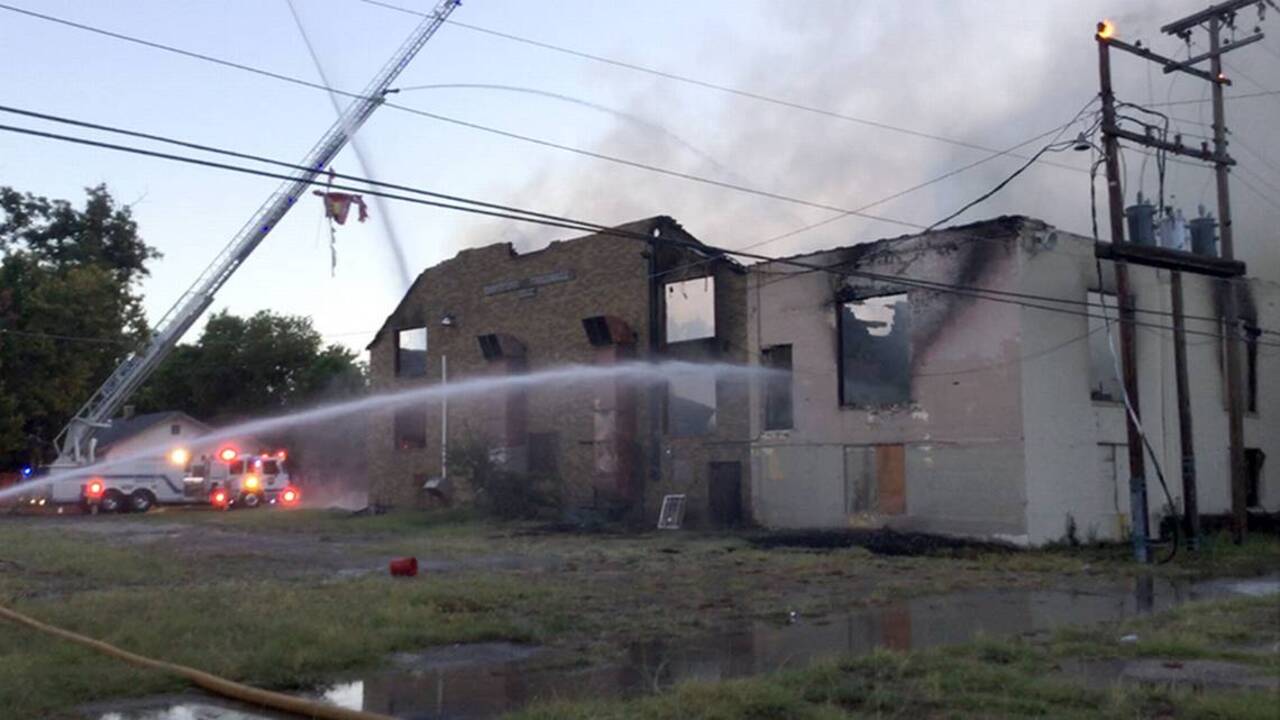 Vacant church destroyed by fire (Video) | Fort Worth Star-Telegram