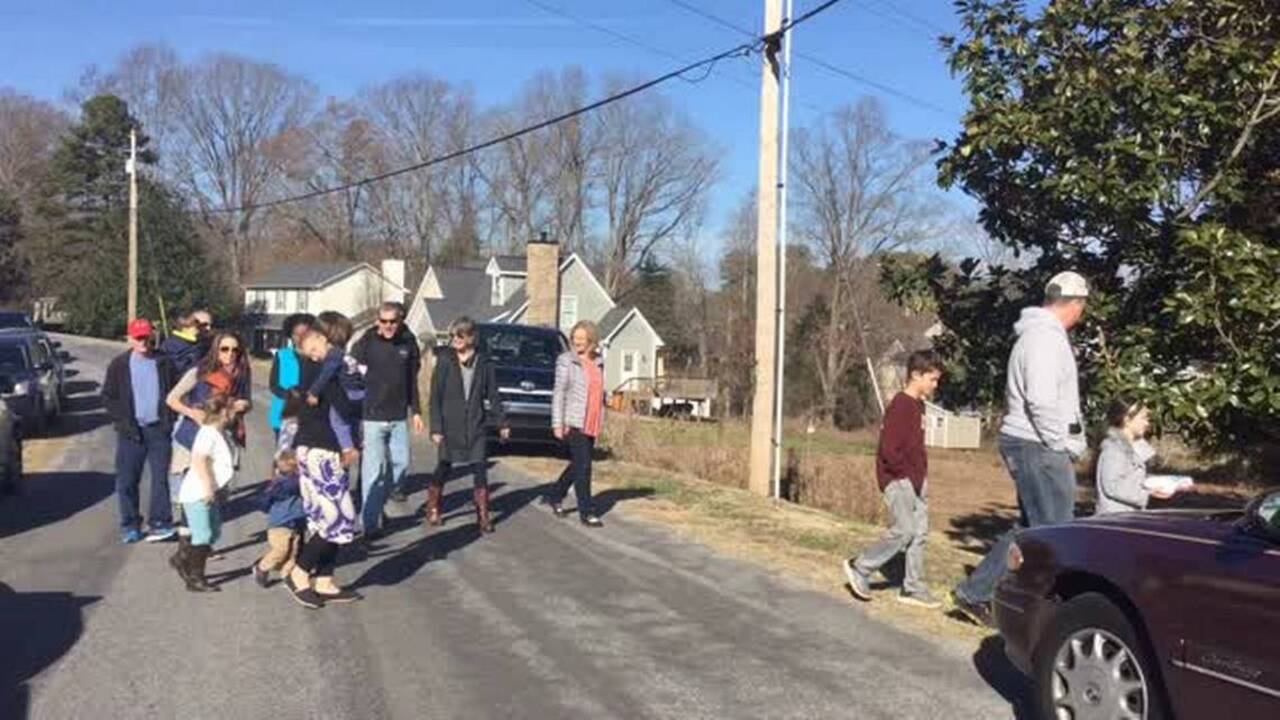 Neighbors show Rock Hill cancer patient that Santa, Christmas joy is real