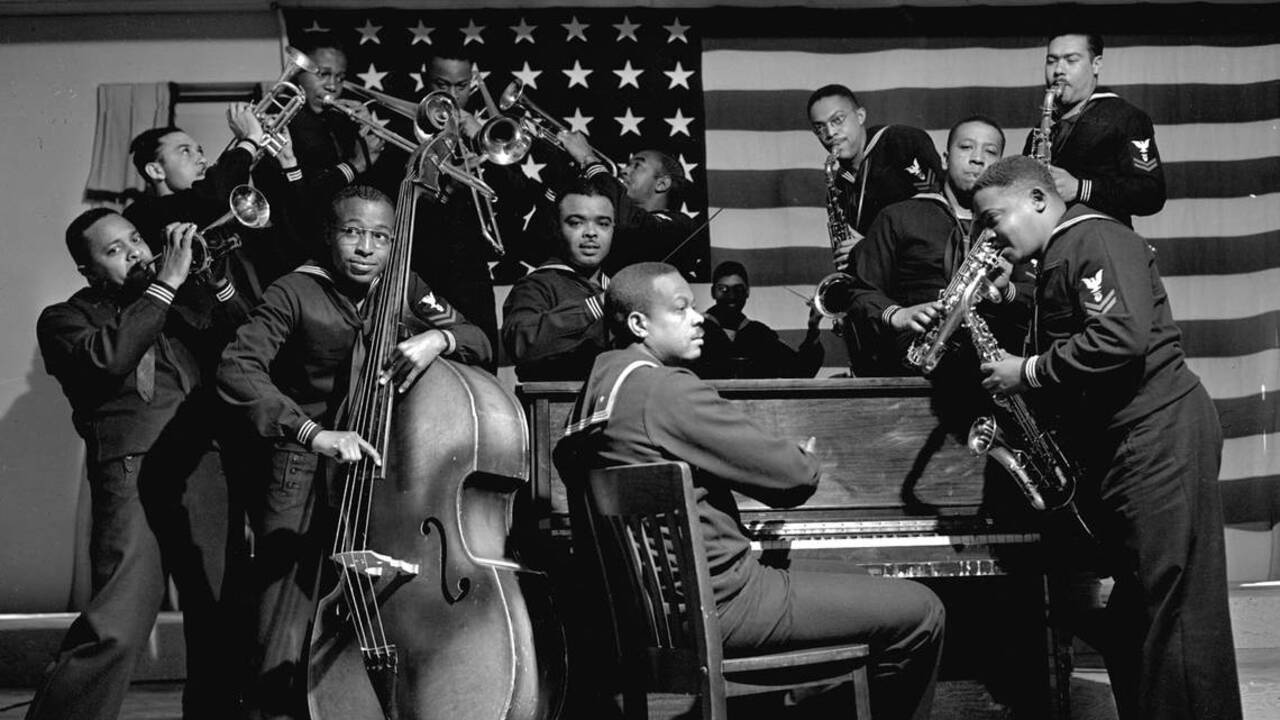Listen to the Moonglowers live on KGU Radio Honolulu in 1944