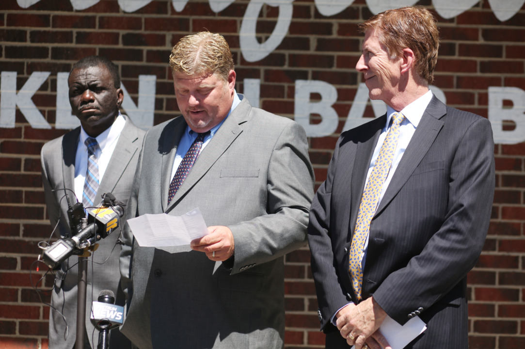 The barbecue restaurant, the police union officer and a hurtful viral story – Saunders