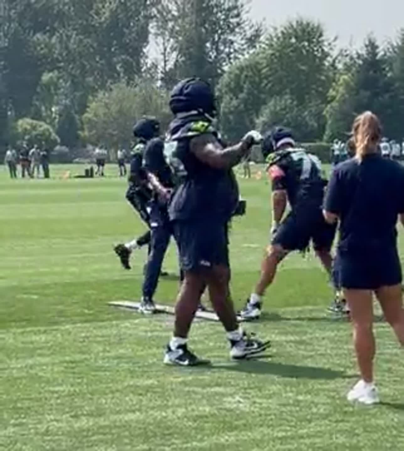 Anthony Bradford, Seahawks offensive linemen work on staying low in training camp
