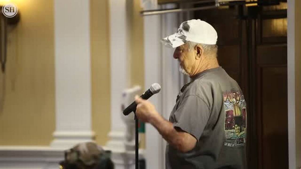 Veterans seek answers to health care concerns