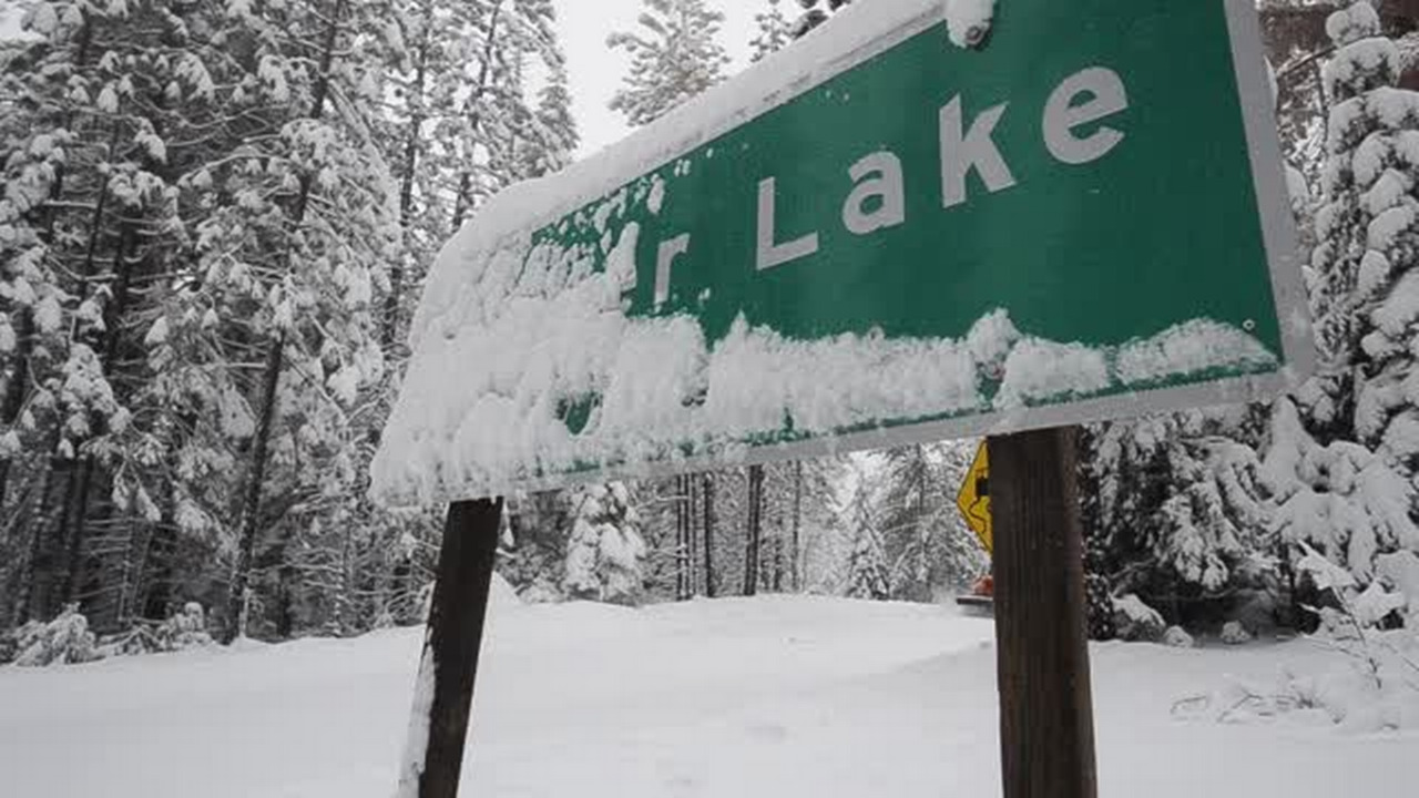 Snow blankets Shaver Lake