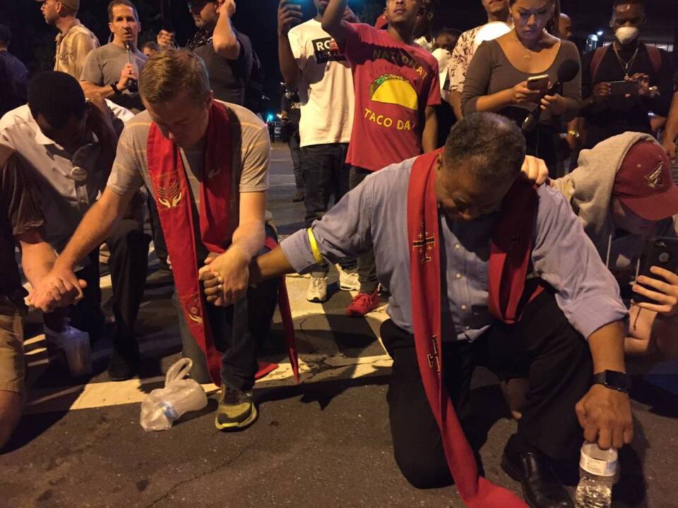 Prayers and protests follow Keith Lamont Scott shooting