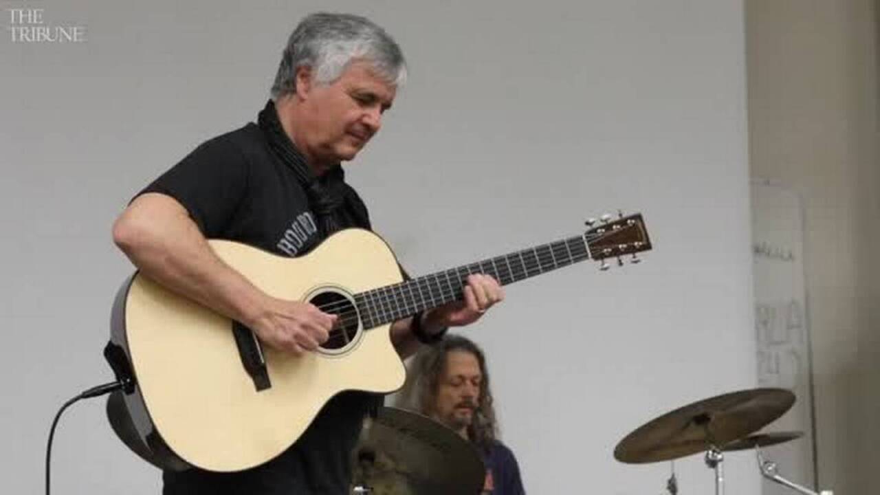 Laurence Juber Trio use music to become mentors at Morro Bay High School