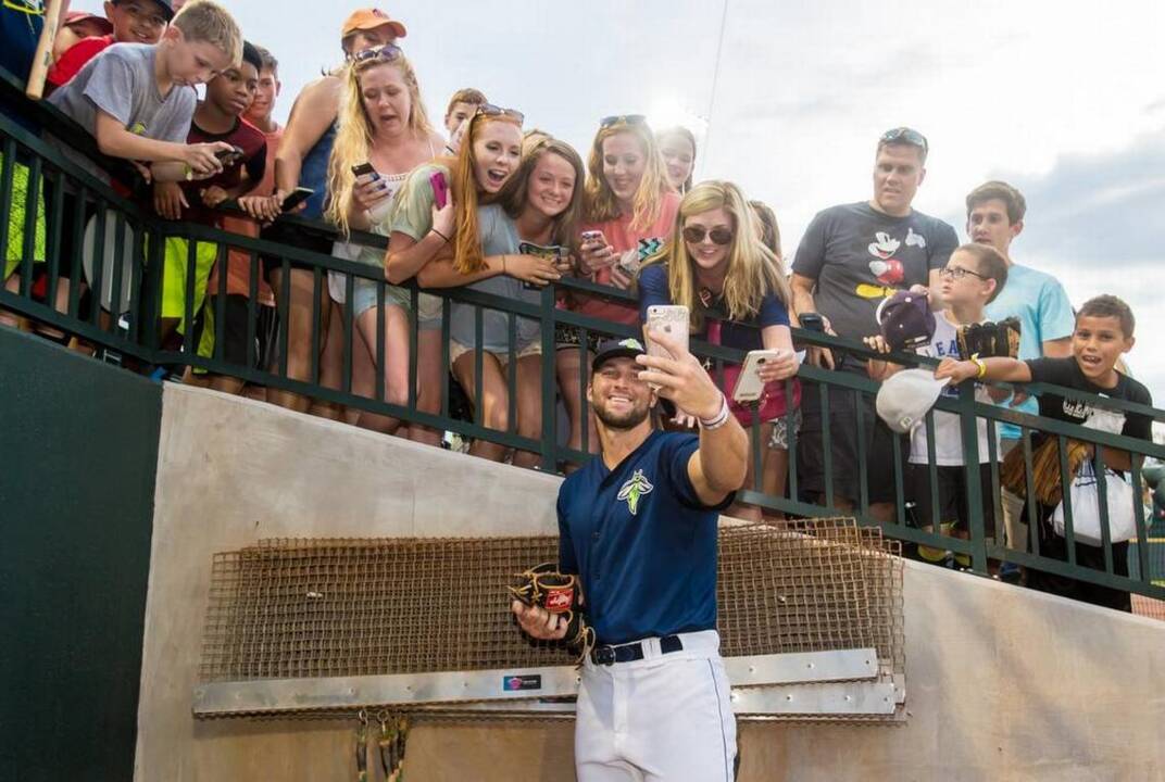 Tebow, Columbia fans have final moment together