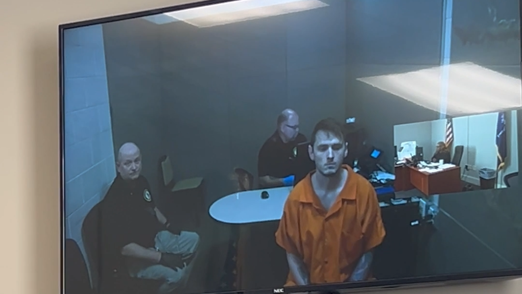 South Carolina man who deputies say left loaded gun in 5-year-old kindergartener's bookbag appears in court