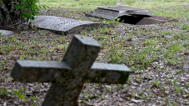 Manatee deputies investigate vandalism at historic Memphis Cemetery