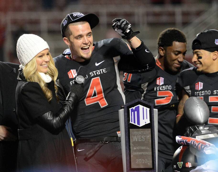 Fresno State football coach Jeff Tedford announces the retirement of Derek Carr’s jersey