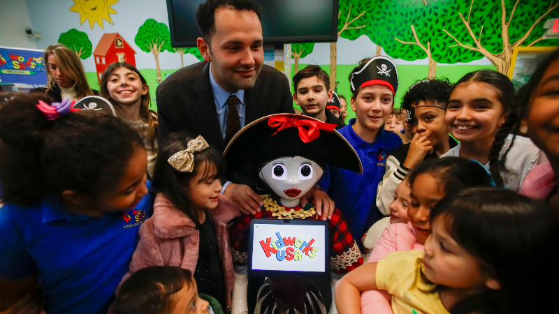 Pepper the robot teacher debuts in Hialeah