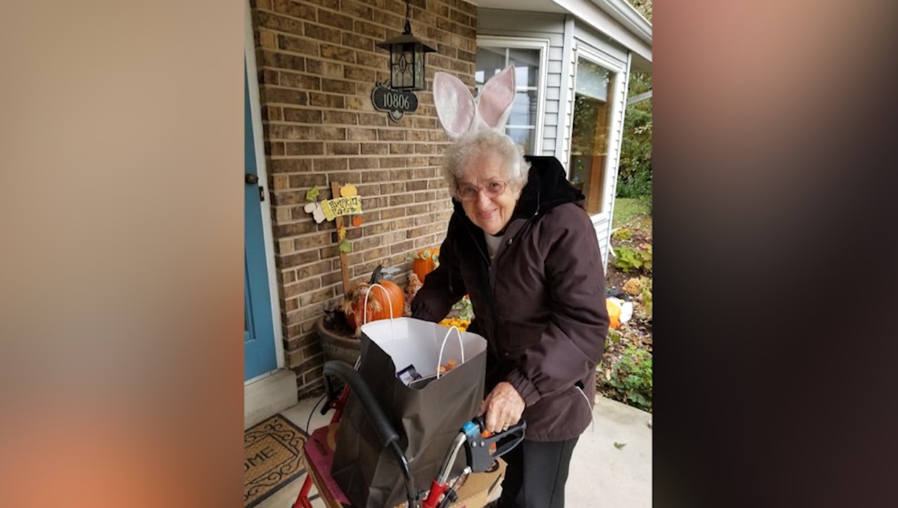 91-year-old great-grandma goes trick-or-treating for the first time