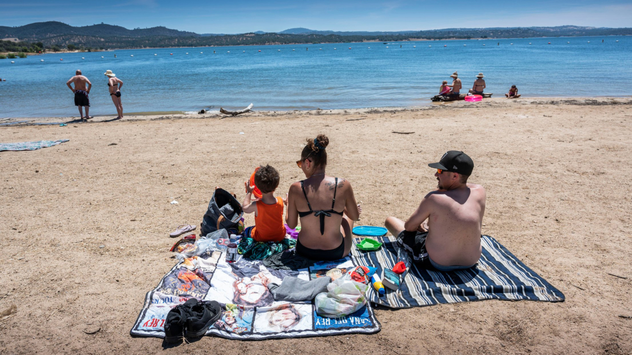 See Sacramento-area residents enjoy Folsom Lake amid June heat wave