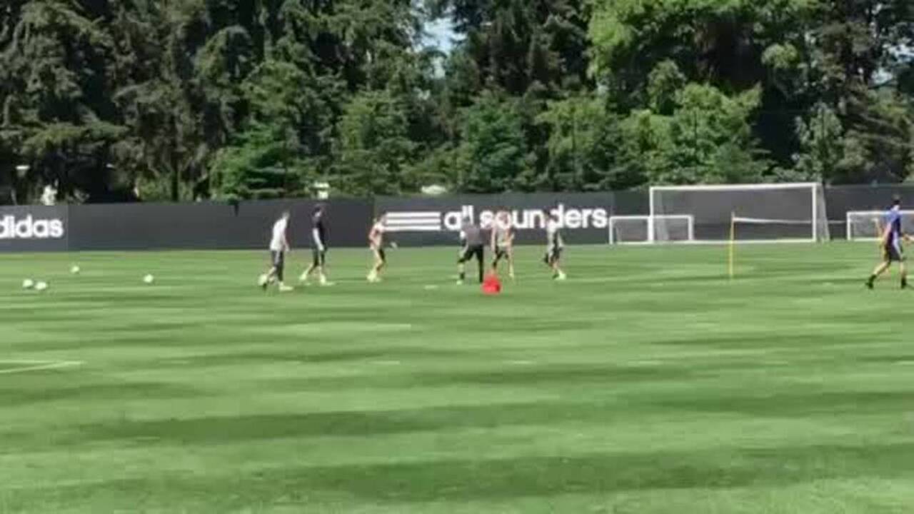 VIDEO: Sounders playing soccer tennis