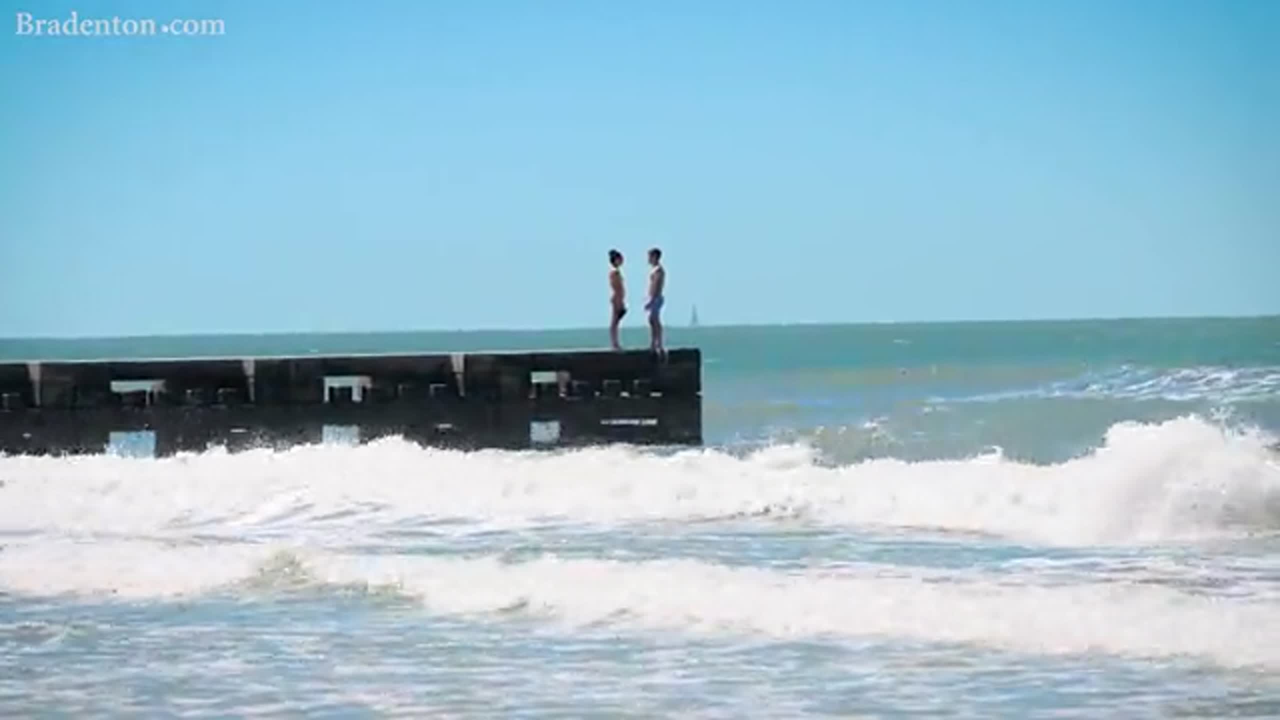 Beachy vibes for spring break on Anna Maria Island